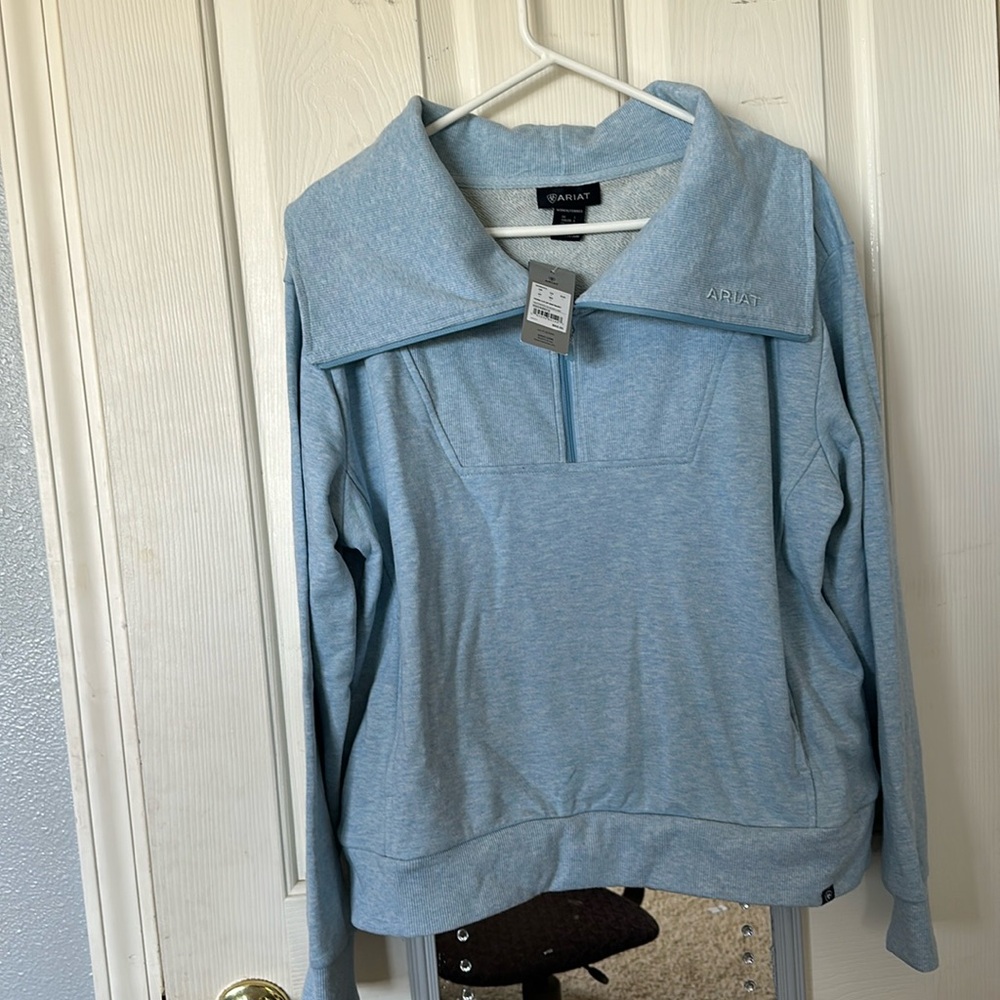 Women’s size L Ariat quarter zip